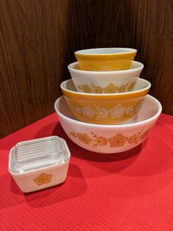 VTG Pyrex "Butterfly Gold Set (4) Mixing Bowls & One Refrigerator # 501  "XLNT"