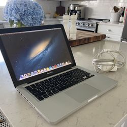 MacBook Pro 2013 (EXCELLENT CONDITION)