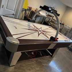 Air hockey table