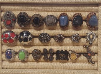 LOT'S RINGS ( $5 -$7 ) RINGS SIZE 7-8  & MOSTLY ADJUSTABLE
