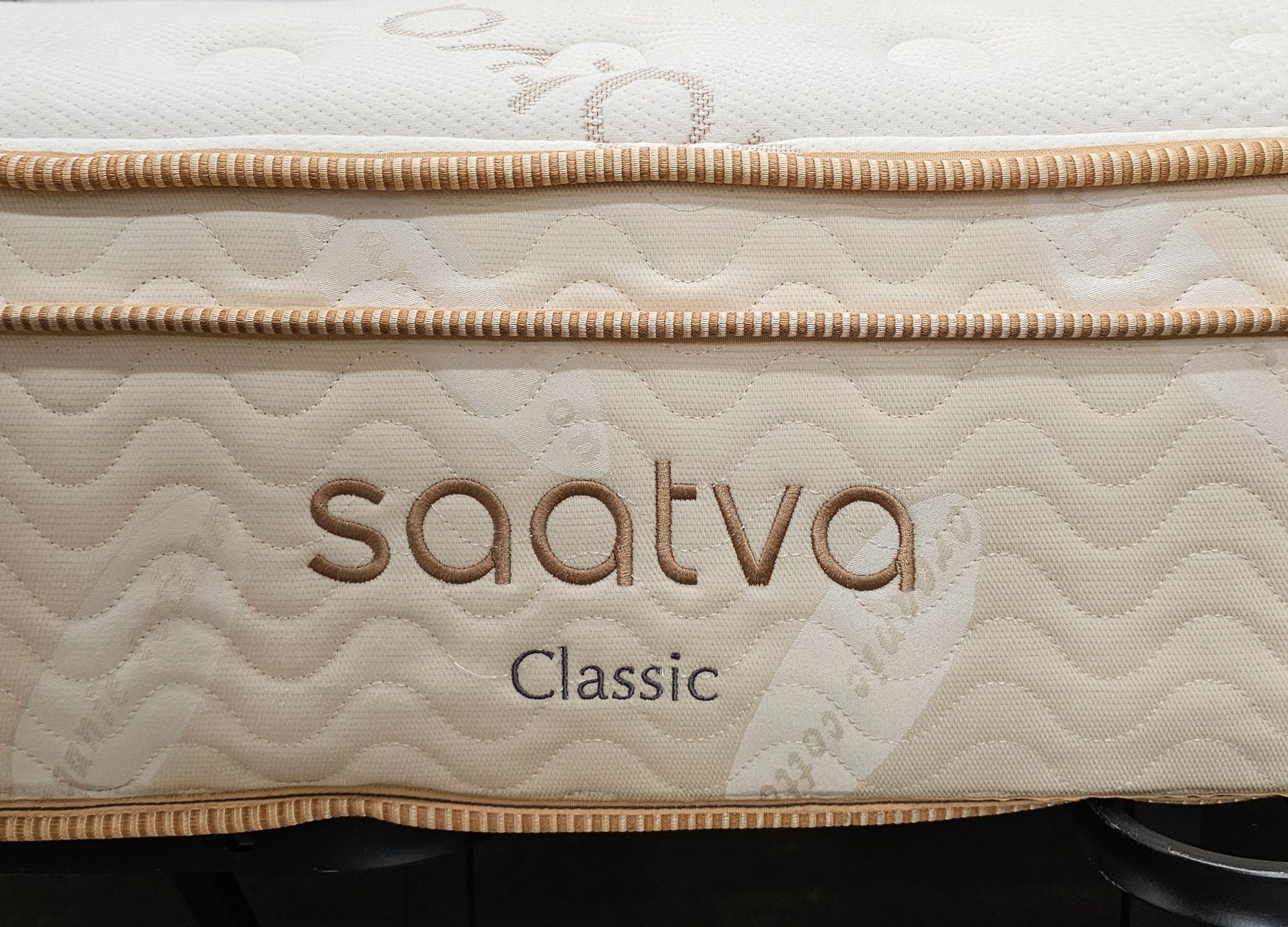 LIKE NEW! Saatva Classic Firm King - Delivery Available
