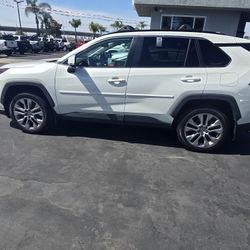 TOYOTA RAV4 XLE PREMIUM