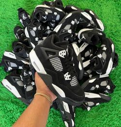 Jordan 4’s White Thunder