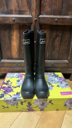 Women’s Tall Rain Boots Size 7