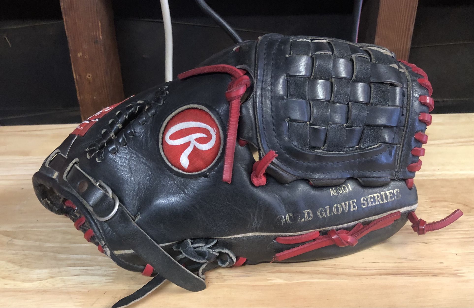 Vintage Rawlings Heart Of The Hide Made In USA Baseball Glove - RHT