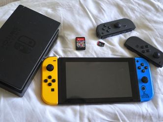 Nintendo Switch + Mario Kart 8 Deluxe + 128GB microSD