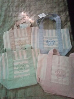 Tradaer Joe's bags