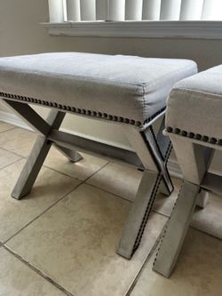 Stools/ottomans/extra seats