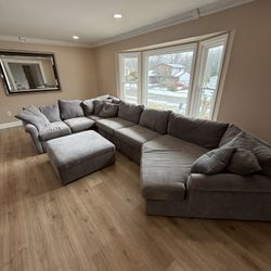 Sectional w Pull Out