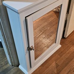 2 Bathroom Mirror Cabinets 