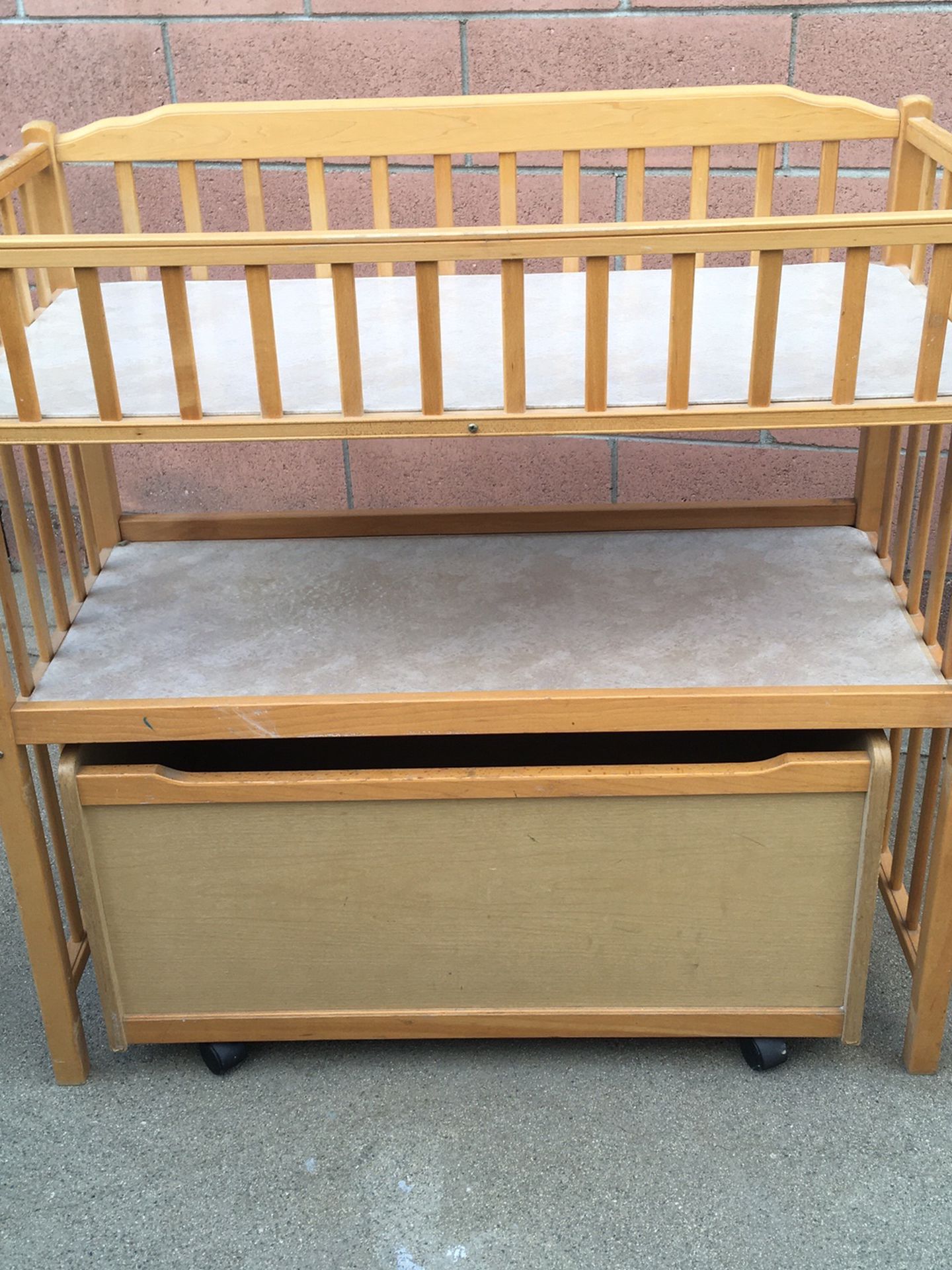 Baby Changing Table With Storage Box w/wheels