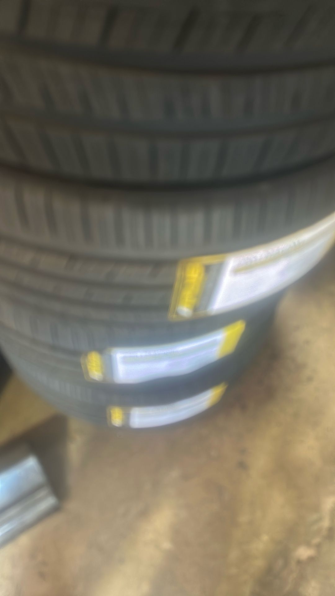 265/35R22