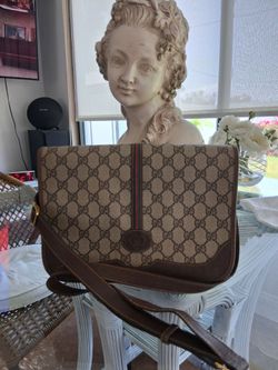 GUCCI  authentic, CG,Crossbody  Handbag.