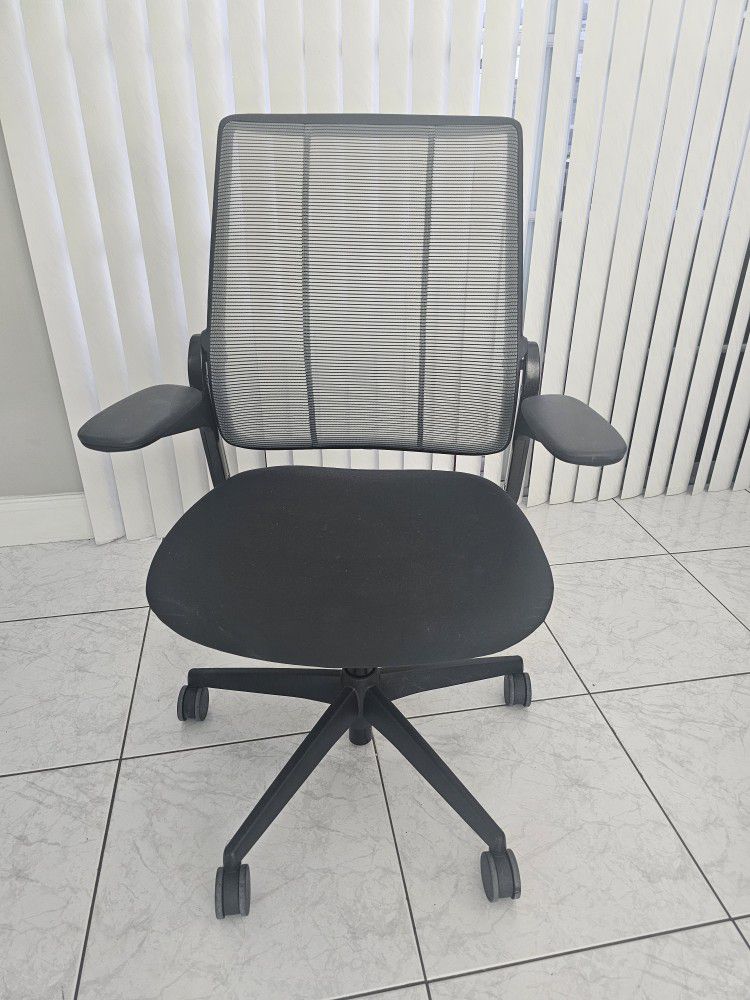 Excellent office chair