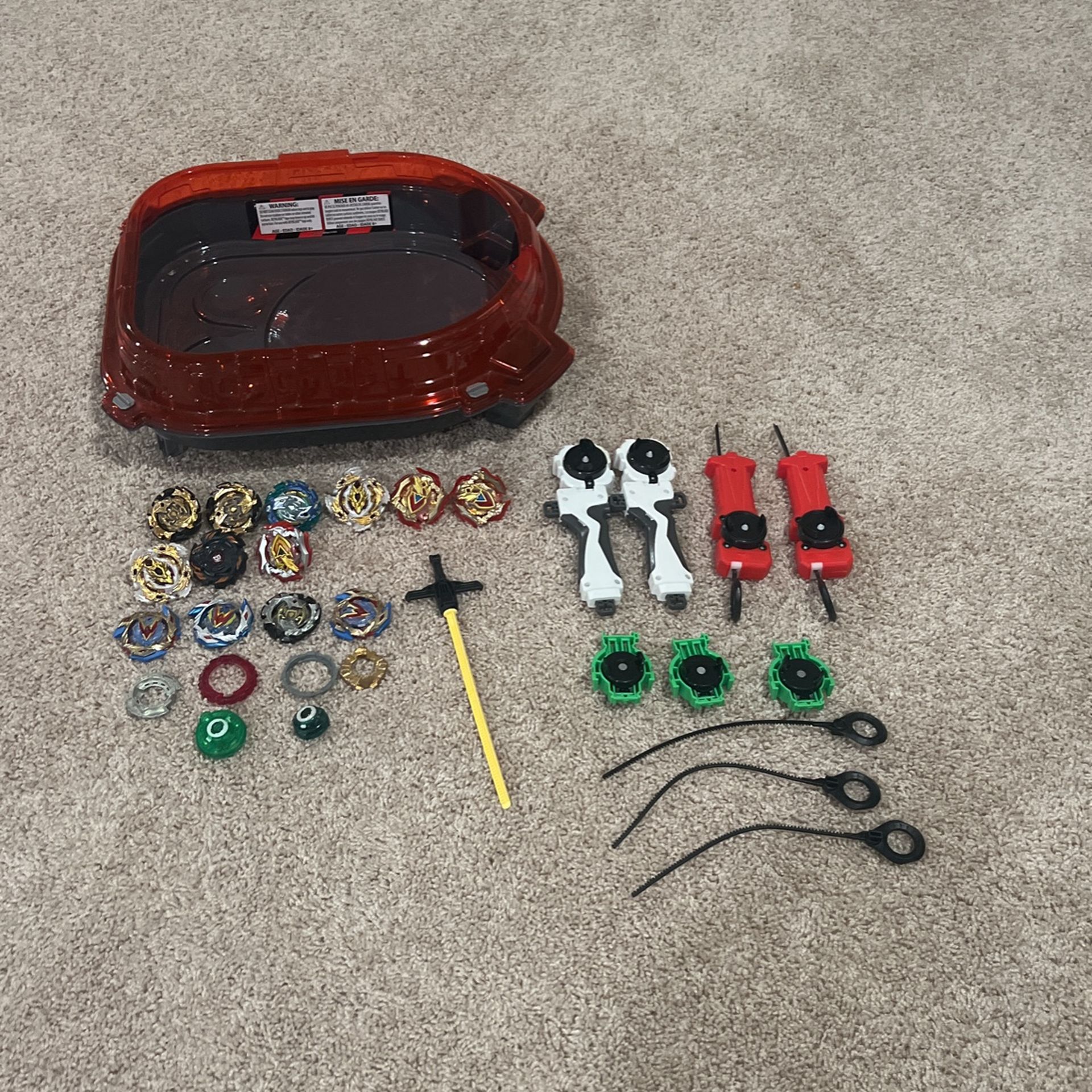Beyblade Arena With Blades