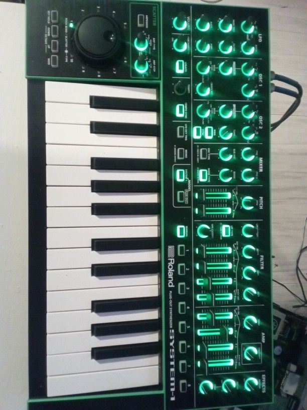 Roland Synthesizer