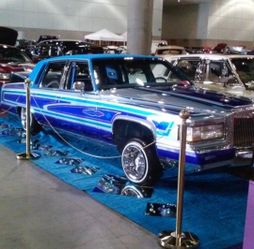 Gold stanchions lowrider display