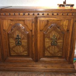 Old Fashioned Alcohol Bar