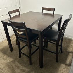  Dining Table and Chairs with Screws