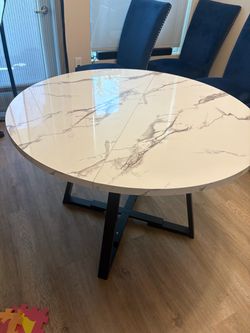 Circle dining table