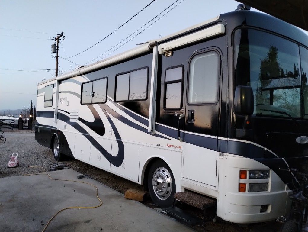 Fleetwood Discovery 38d With Cat Motor Diesel Pusher