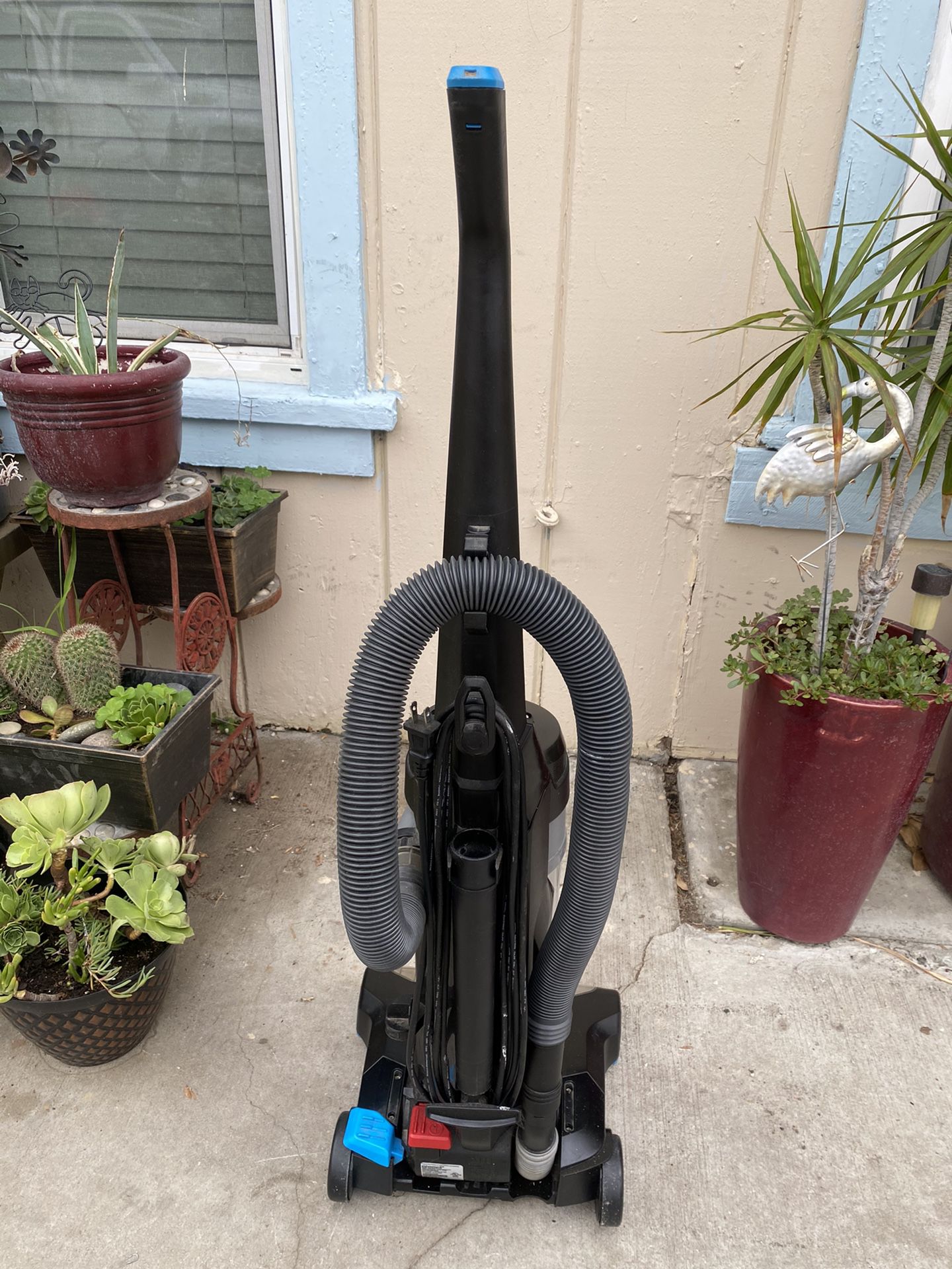 Black +Decker airswivel versatile upright vacuum for Sale in Deer Park, TX  - OfferUp