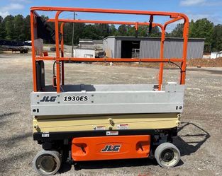 Scissor lift 19 feet