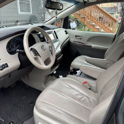 2013 Toyota Sienna