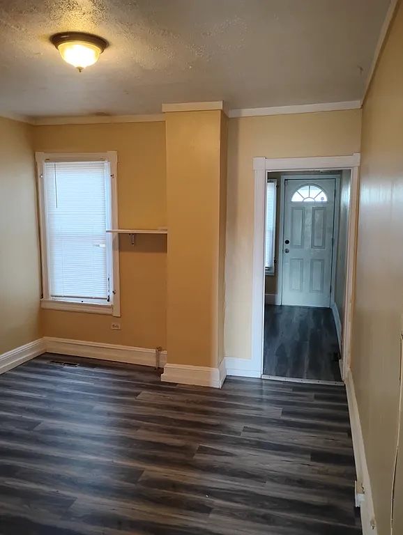 3 Beds 1 Bath Townhouse