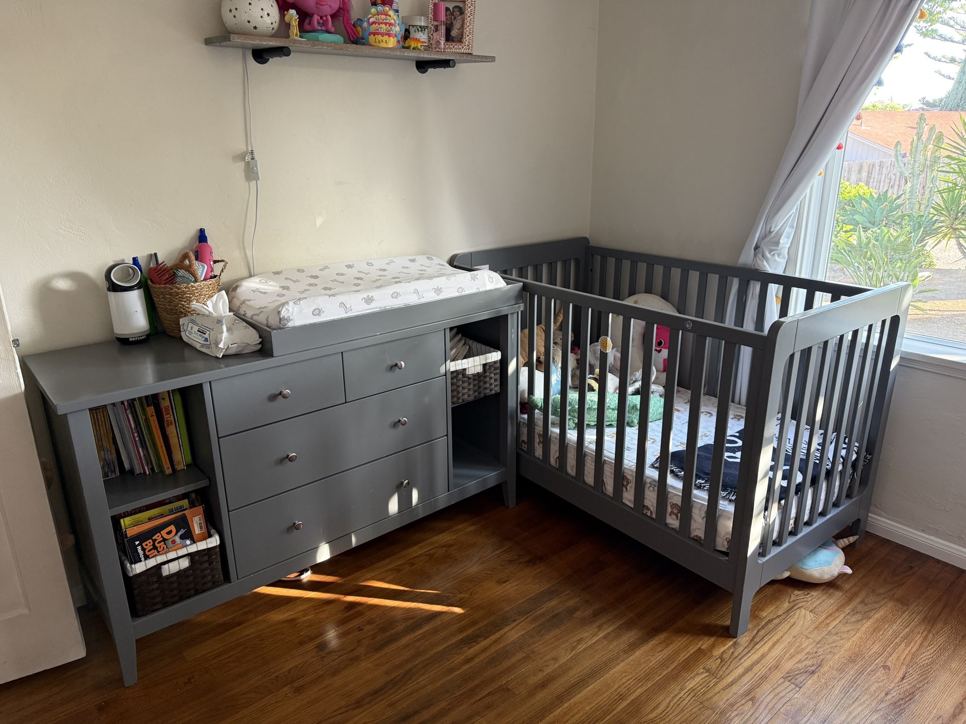 Crate And Barrel Crib And Dresser/changing Table Set