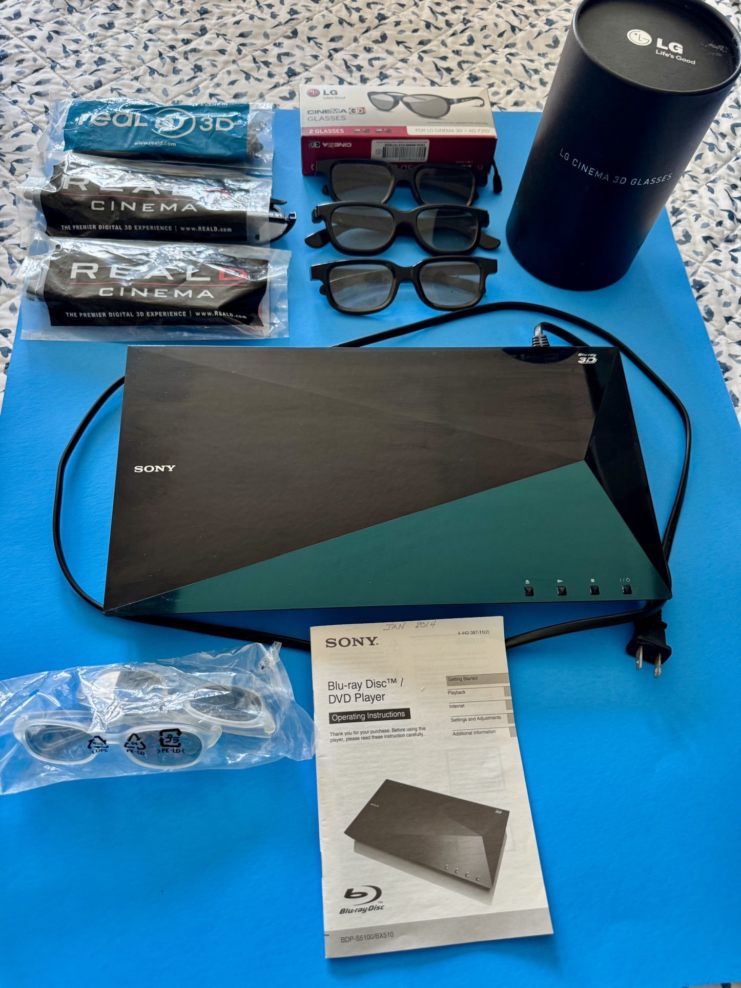 3-D/ Blu-ray Player & Movie Bundle