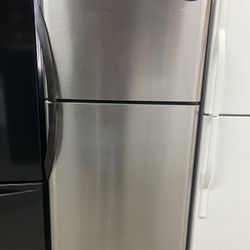 Frigidaire Refrigerator 
