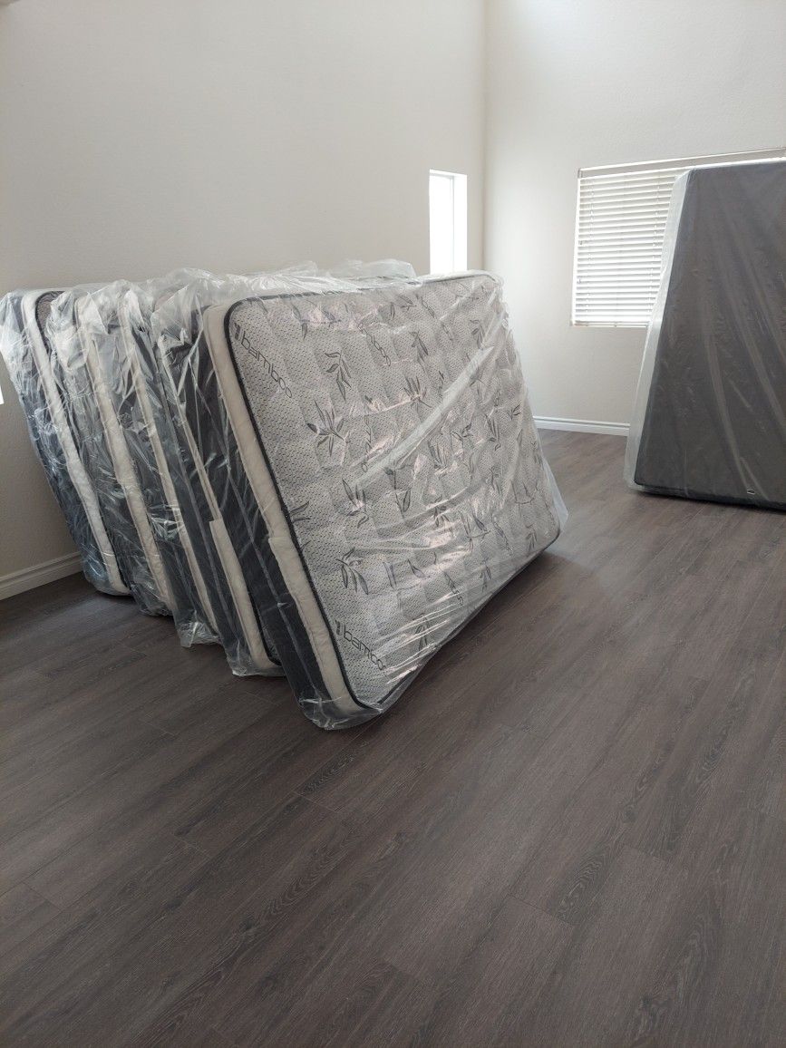 QUEEN PILLOW TOP MATTRESS SET WHIT BOX SPRING BRAND NEW β
οΈ