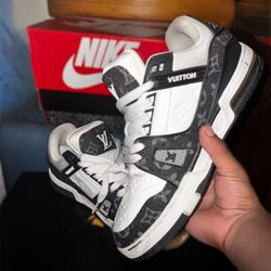 Louis Vuitton Trainers — Black & White, Size 9 ⚪️⚫️