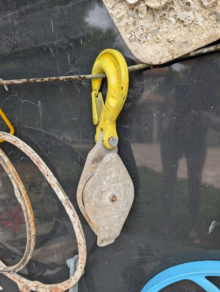 Large Pulley With Hook