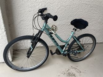 Huffy Rock Creek 18-Speed Mountain Bike, 26" Wheels, Adults Ages 13+, Mint
