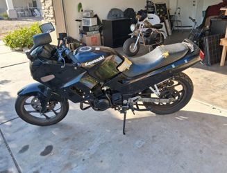 2006 Kawasaki Ninja (whole bike for sale-PARTS)