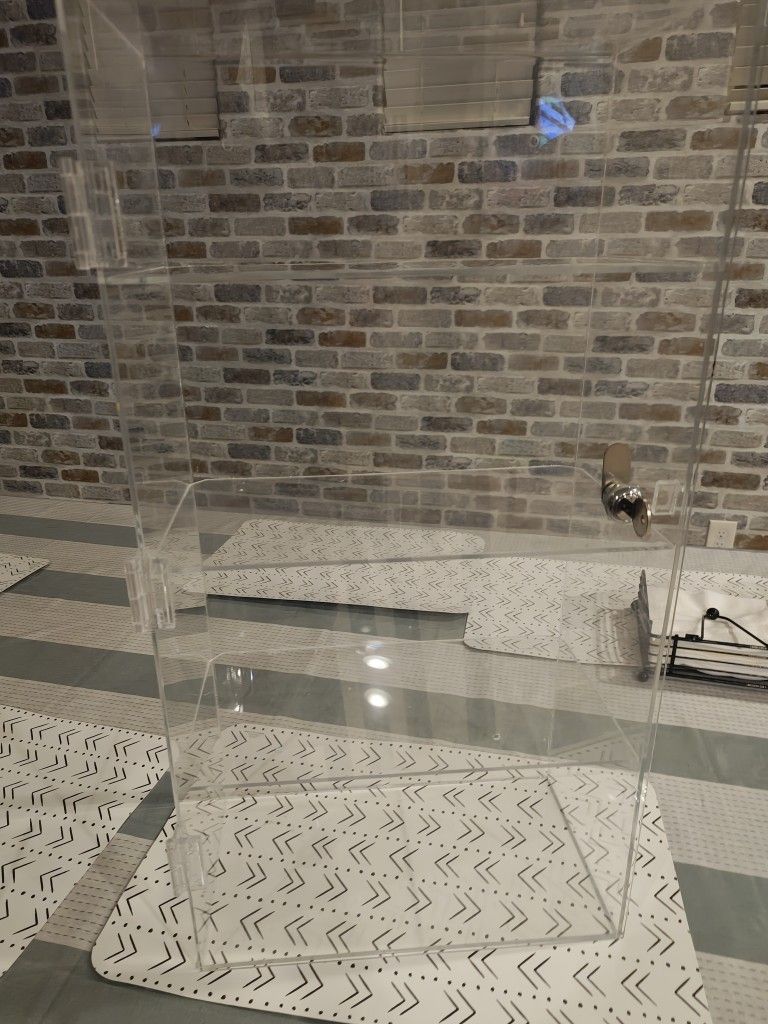 Wall Mount Plastic Lockable Shelf