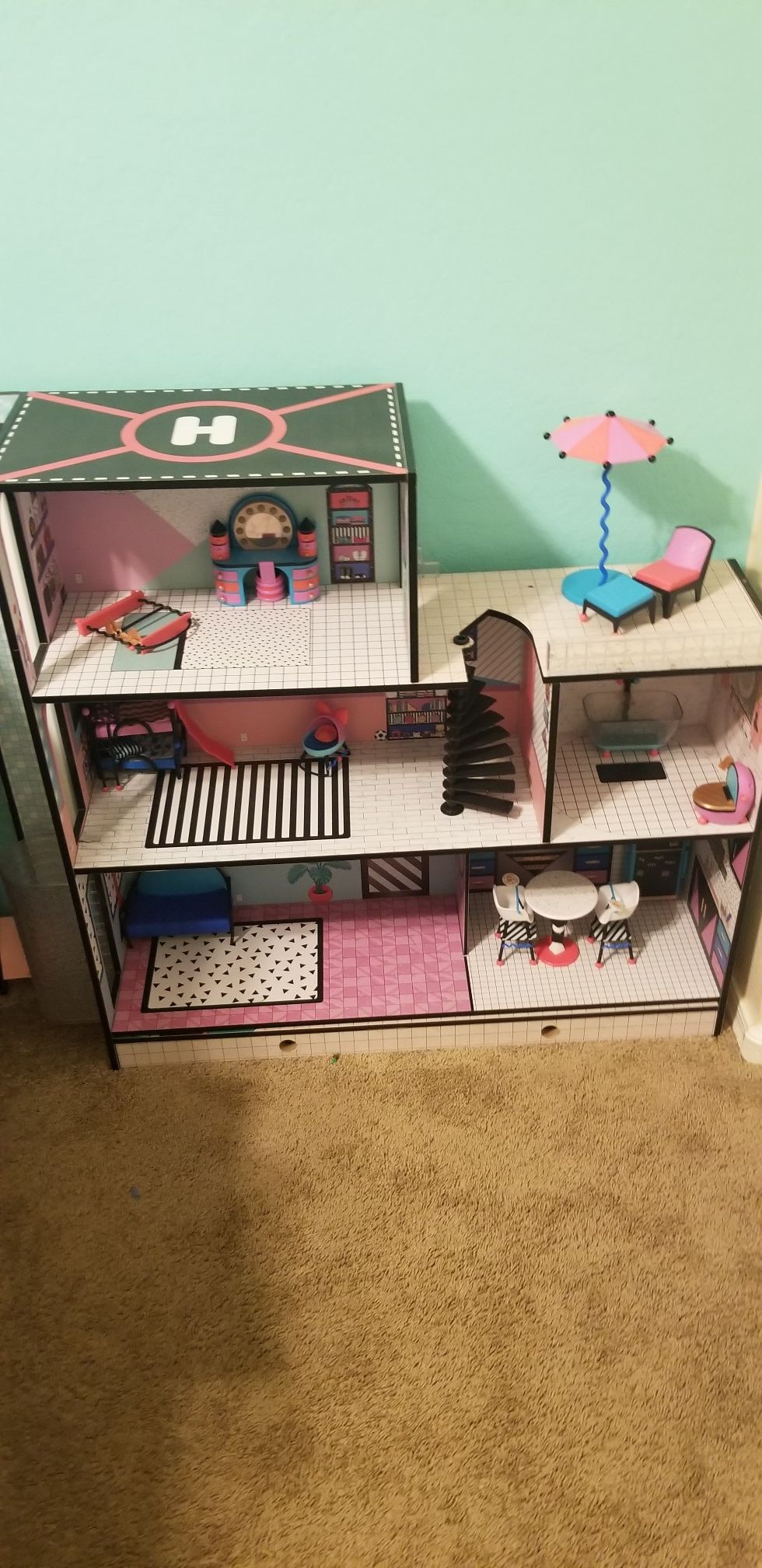 Lol doll house like new $100 firm