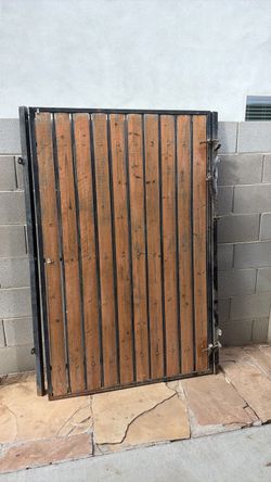 Side gate