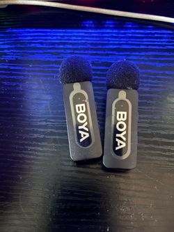 Boya Bluetooth mic on lightning iPhone