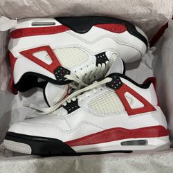 AIR JORDAN 4 RETRO (Men’s 9.5) 