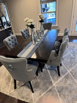 ✨ 11-Piece Luxury Dining + Bar Set – Barely Used