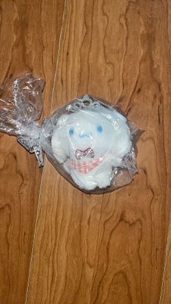 New $5! Cinnamon Roll Key/Coin Chain