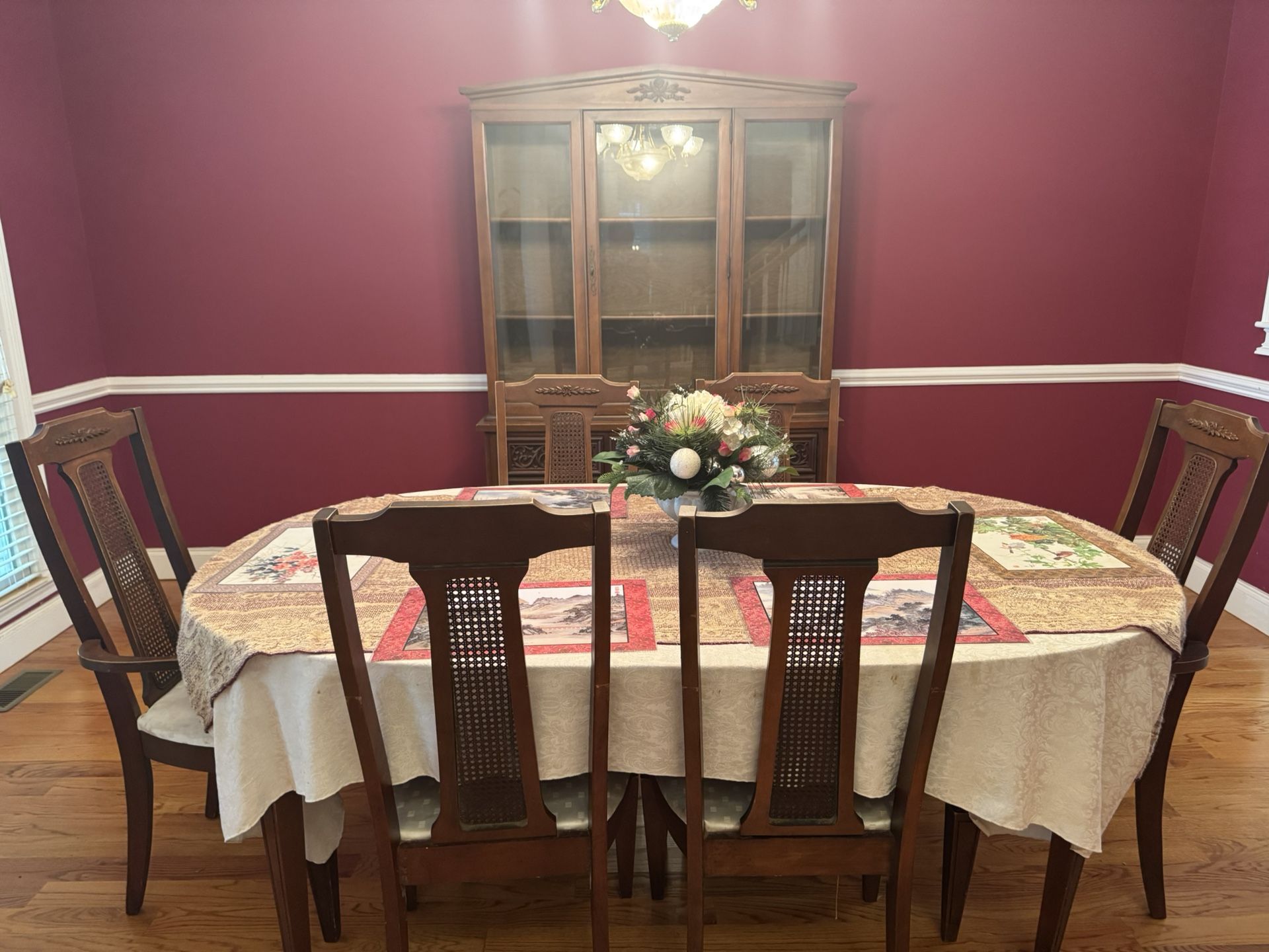 Dinning Room Table/Chair and China Cabinet
