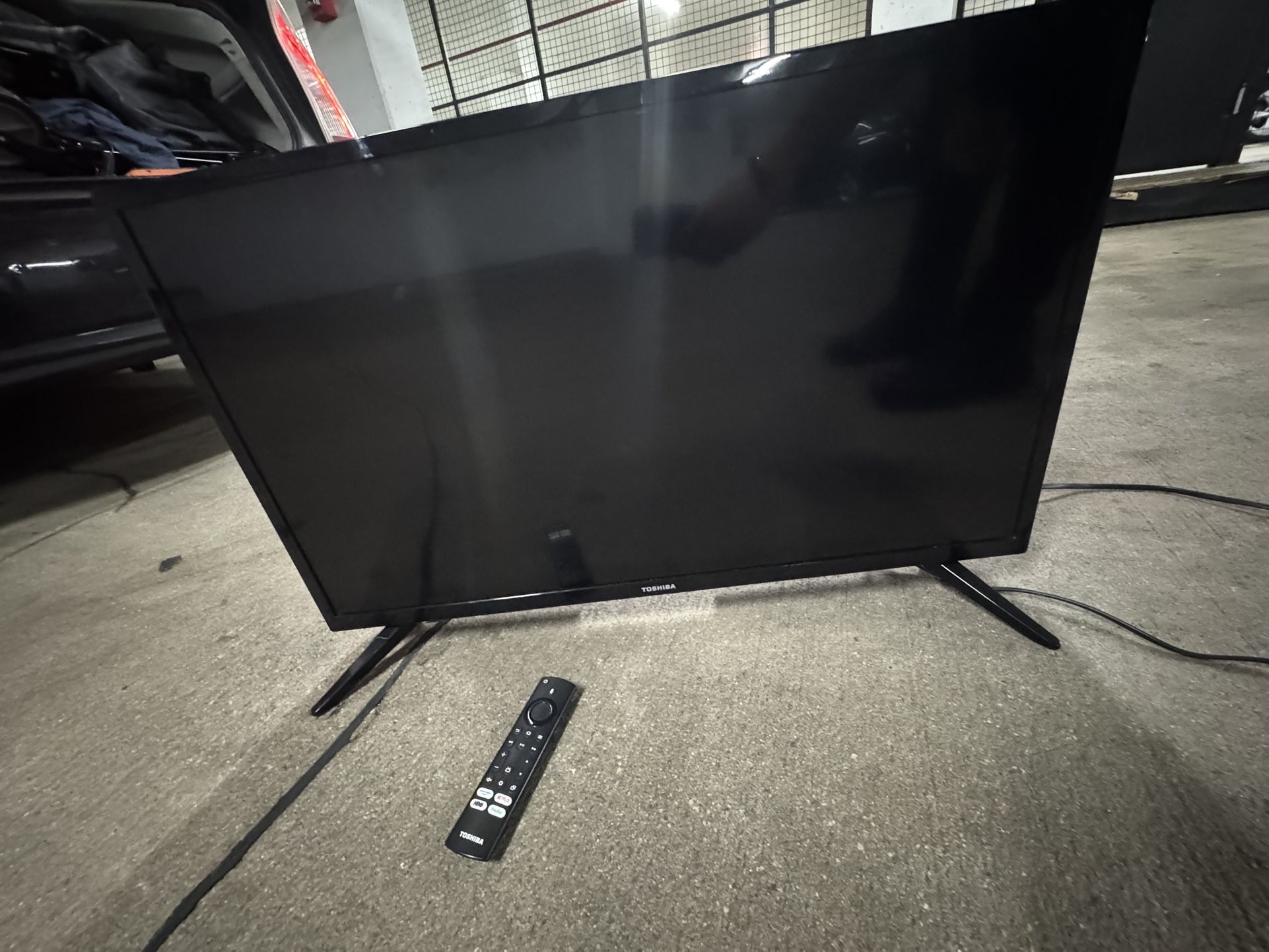 32in Toshiba Smart Fire TV