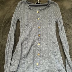 Blue long sleeve top with a cute pattern 