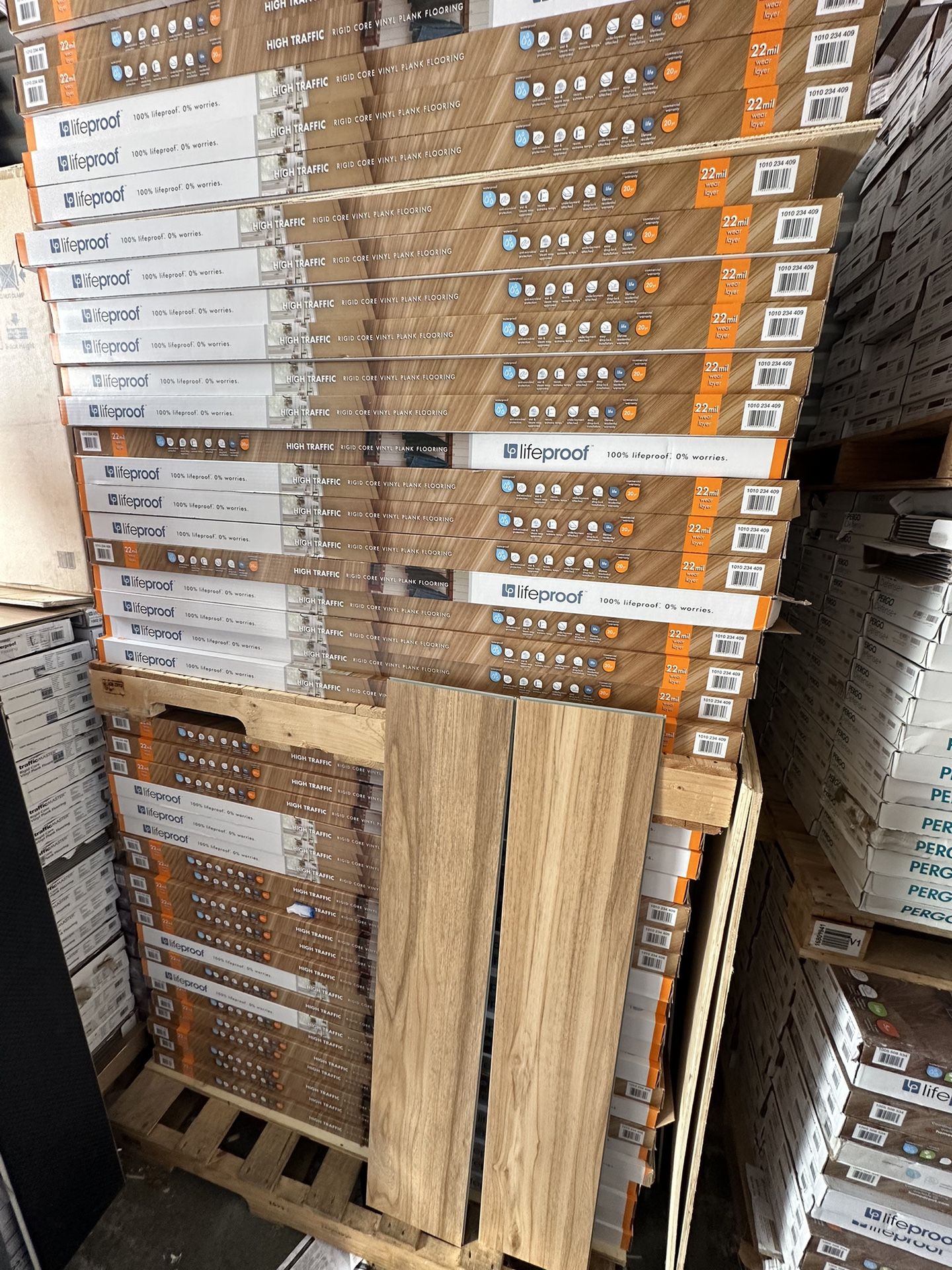 Lifeproof Lakeside Hill Oak 22 MIL Click Lock Waterproof Luxury Vinyl Plank Flooring