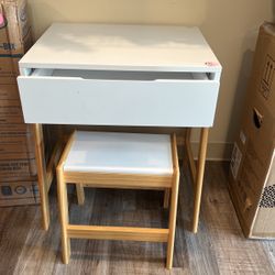 Childrens Wood Desk And Chair 