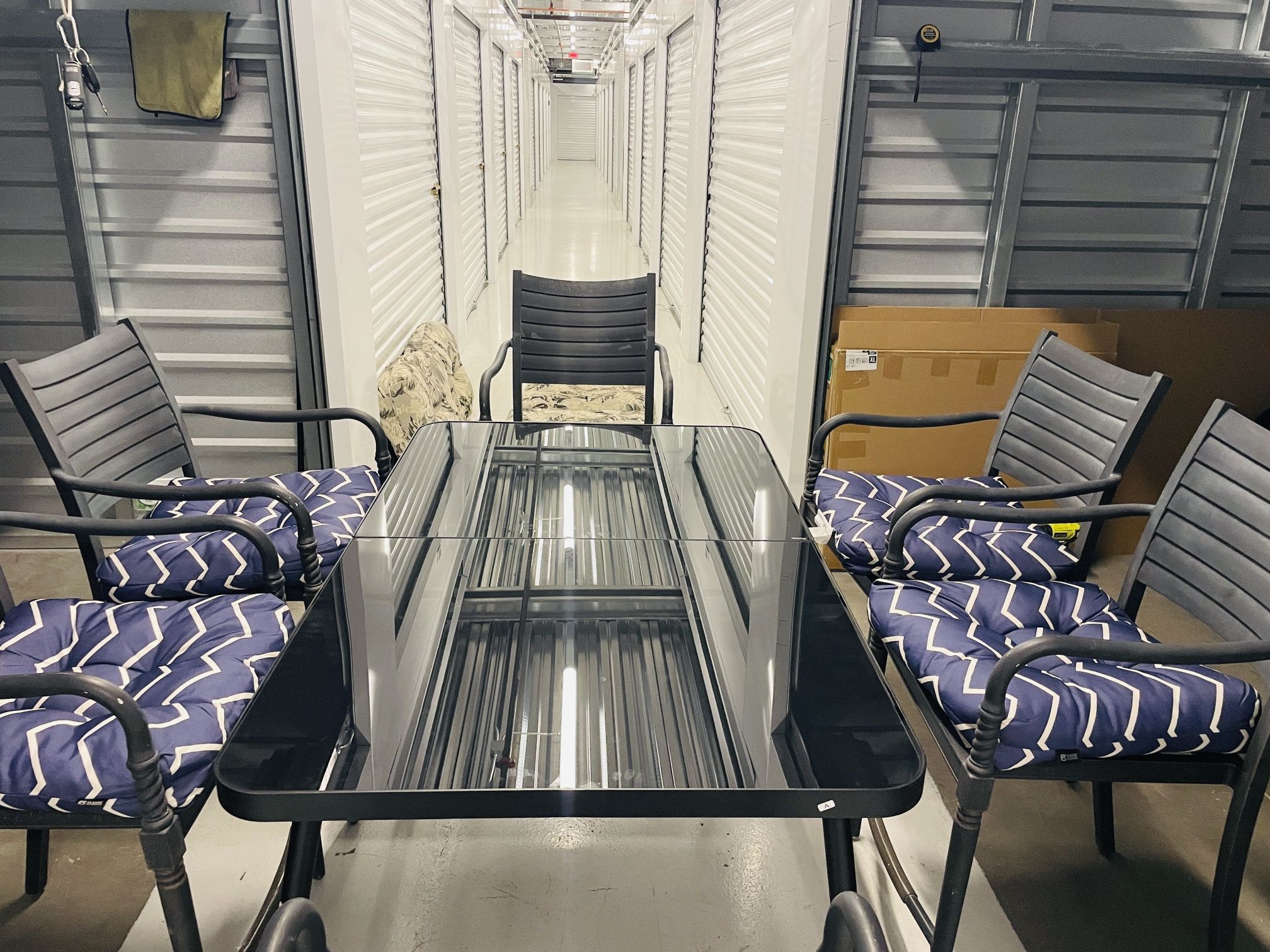 Beautiful Outdoor Hampton Bay Dinning Chairs Table Set FREE DELIVERY